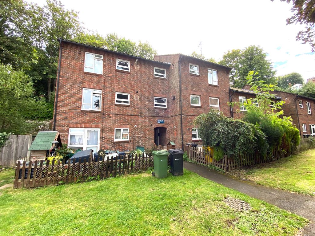 1 bed flat to rent in Orchard Way, Dorking, Surrey RH4, £925 pcm