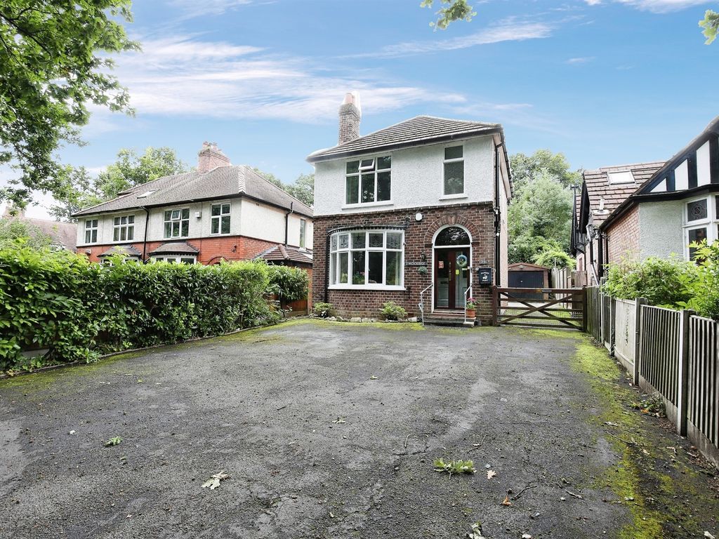 3 bed detached house for sale in Beach Road, Hartford, Northwich CW8, £450,000