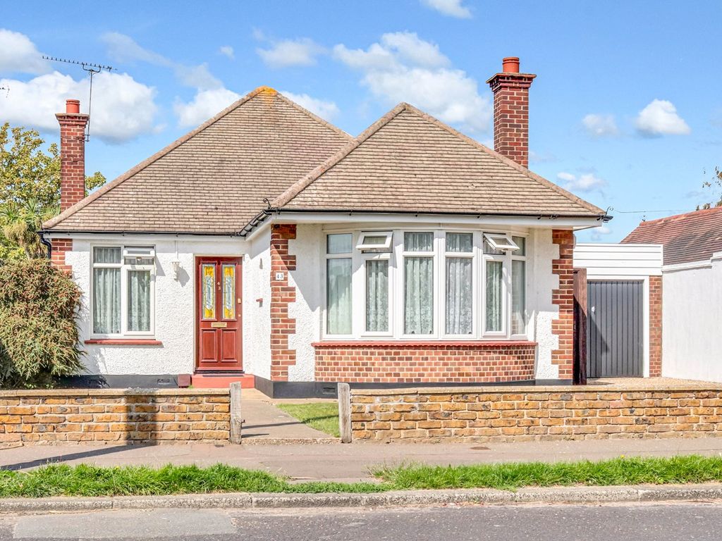 3 bed detached bungalow for sale in Greenways, Thorpe Bay SS1, £575,000
