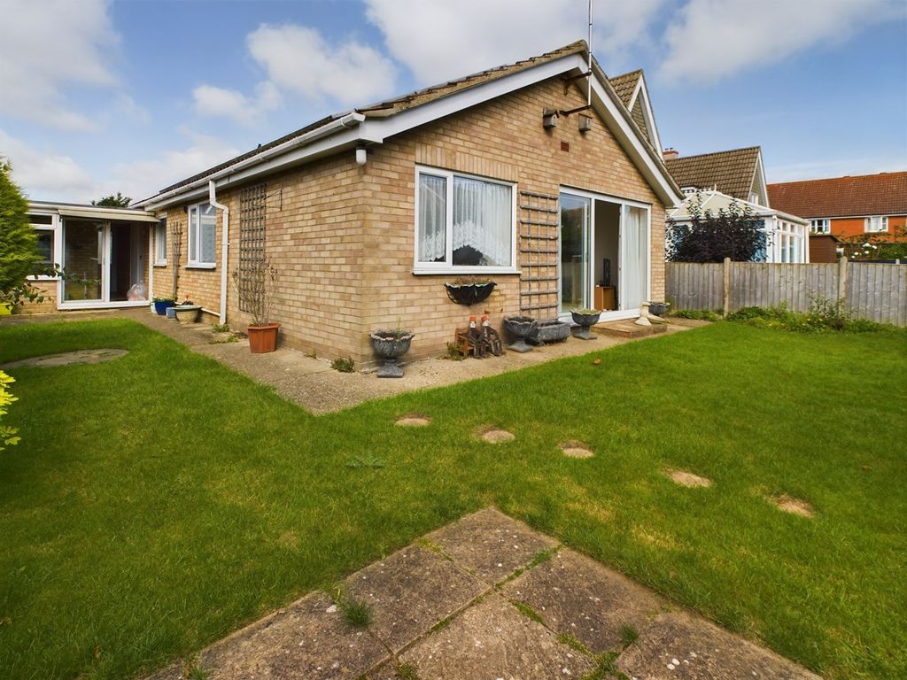 4 bed detached bungalow for sale in Hillcrest, Downham Market PE38, £350,000