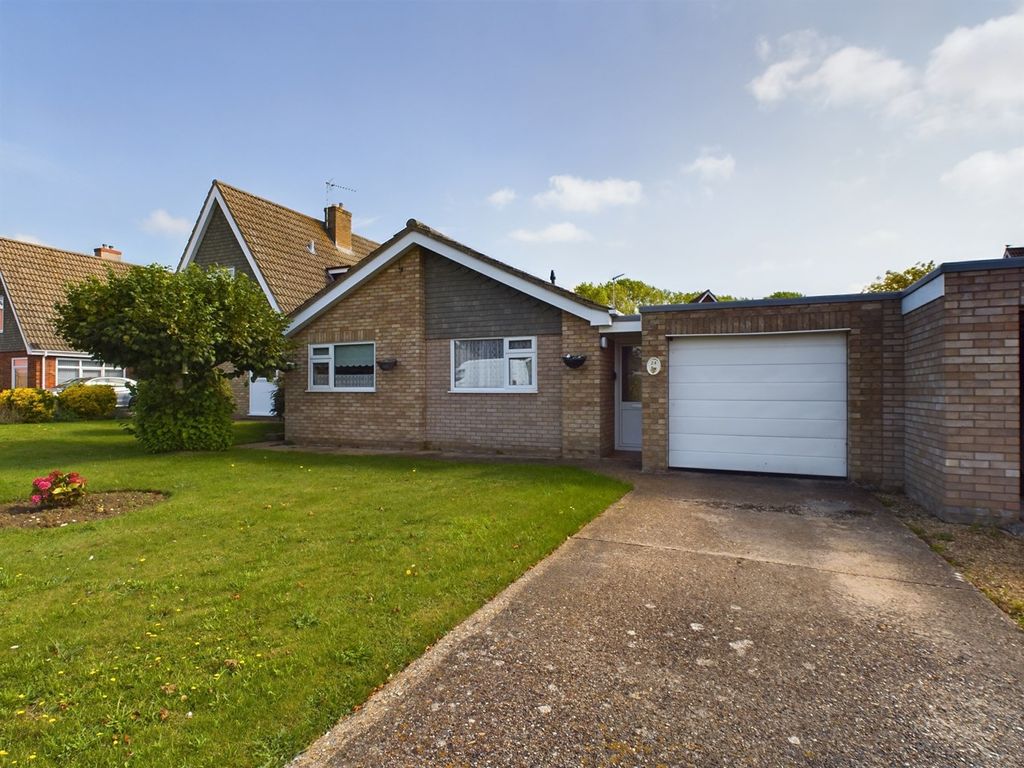 4 bed detached bungalow for sale in Hillcrest, Downham Market PE38, £350,000