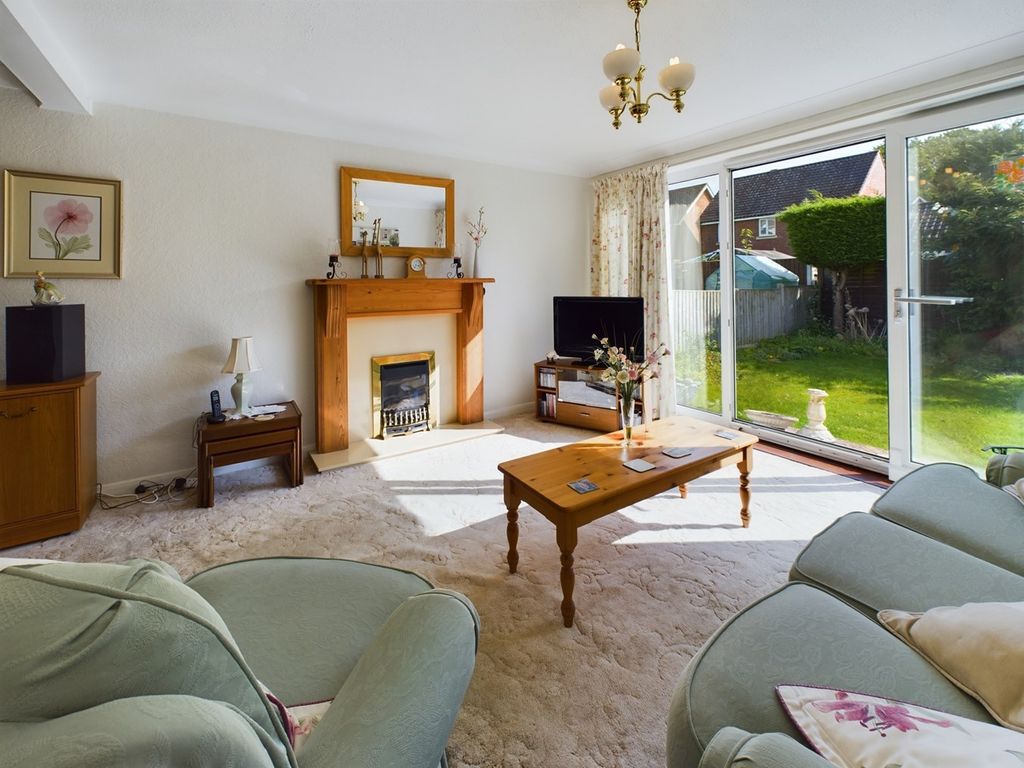 4 bed detached bungalow for sale in Hillcrest, Downham Market PE38, £350,000