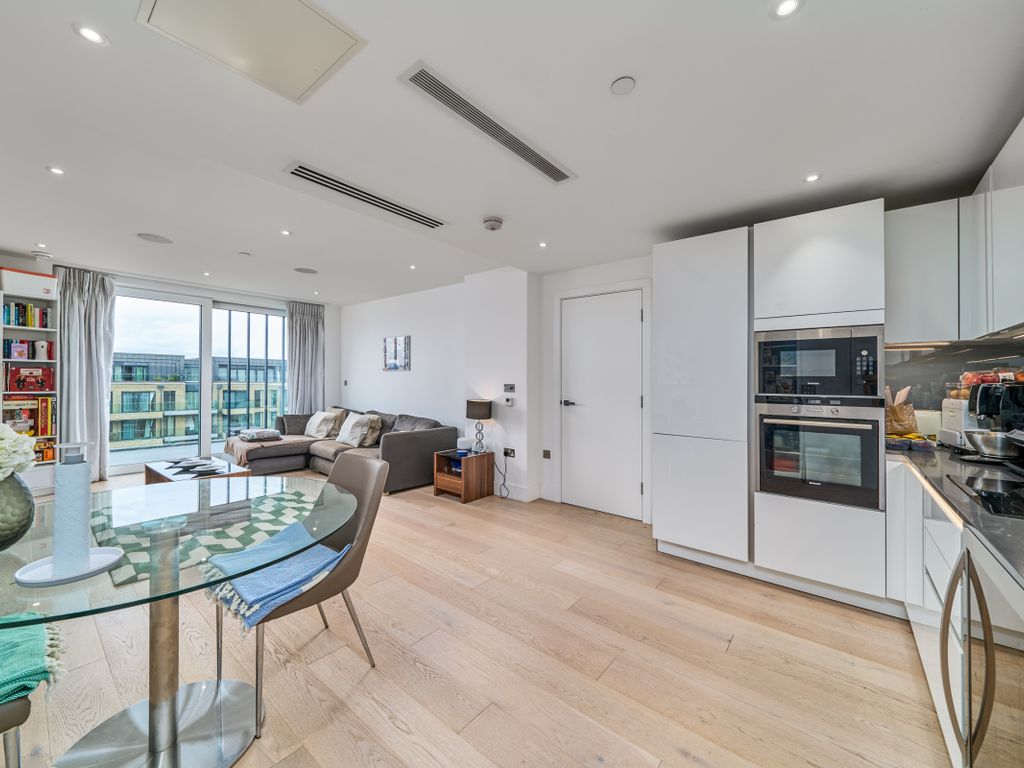 2 bed flat for sale in Central Avenue, Fulham Riverside, Fulham, London SW6, £995,000
