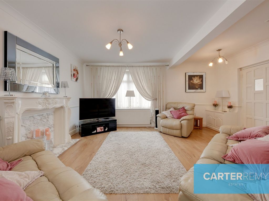 3 bed end terrace house for sale in Winding Way, Dagenham RM8, £375,000