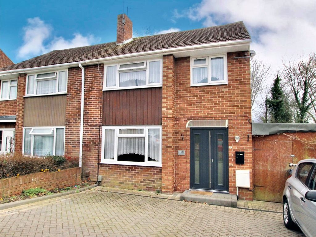 3 bed semi-detached house for sale in Winton Road, Reading, Berkshire RG2, £385,000