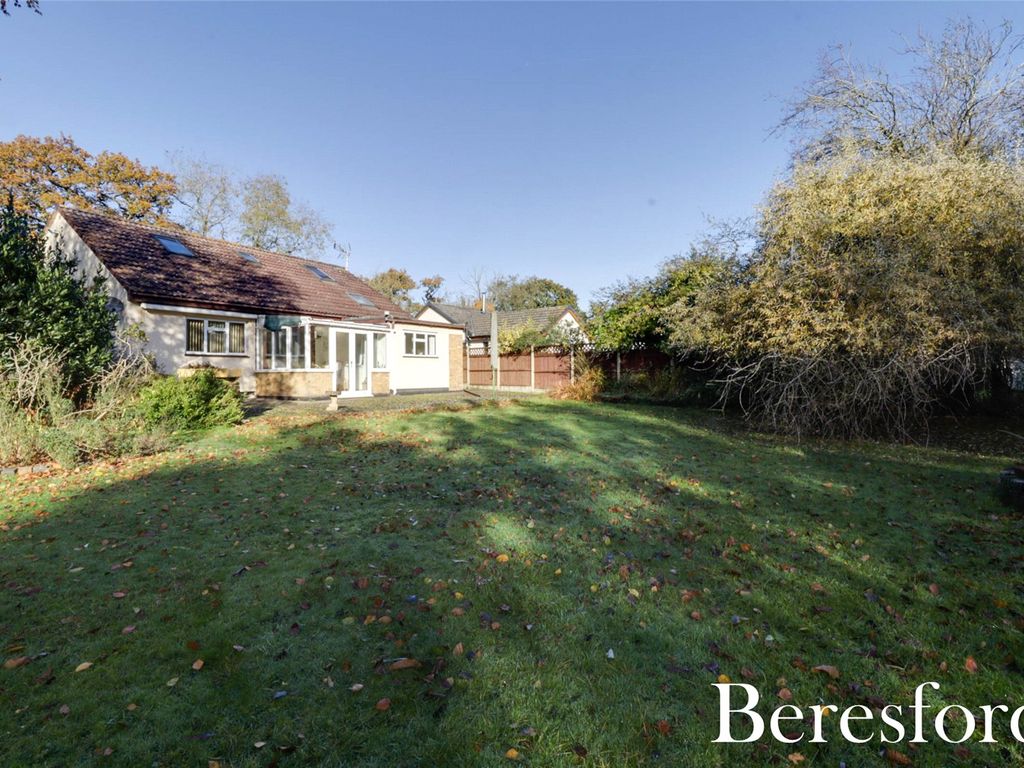 3 bed bungalow for sale in Clapgate, Chivers Road CM15, £650,000