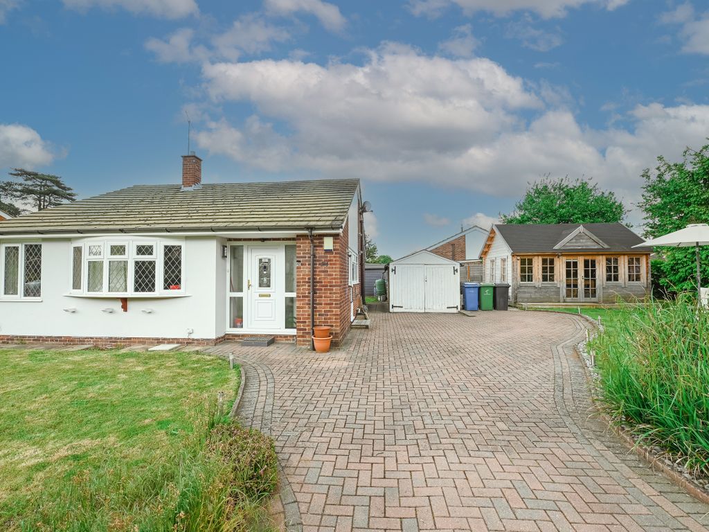 3 bed detached bungalow for sale in Parkhill Road, Blackwater, Camberley GU17, £465,000