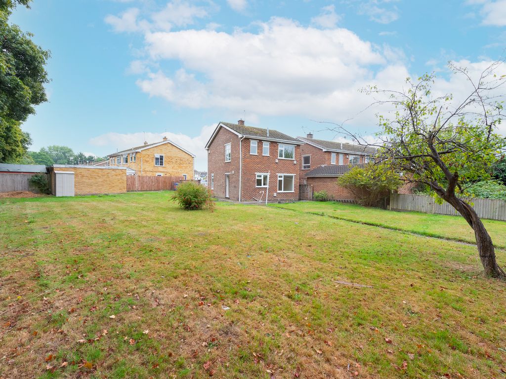3 bed detached house for sale in Avon Close, Farnborough GU14, £475,000