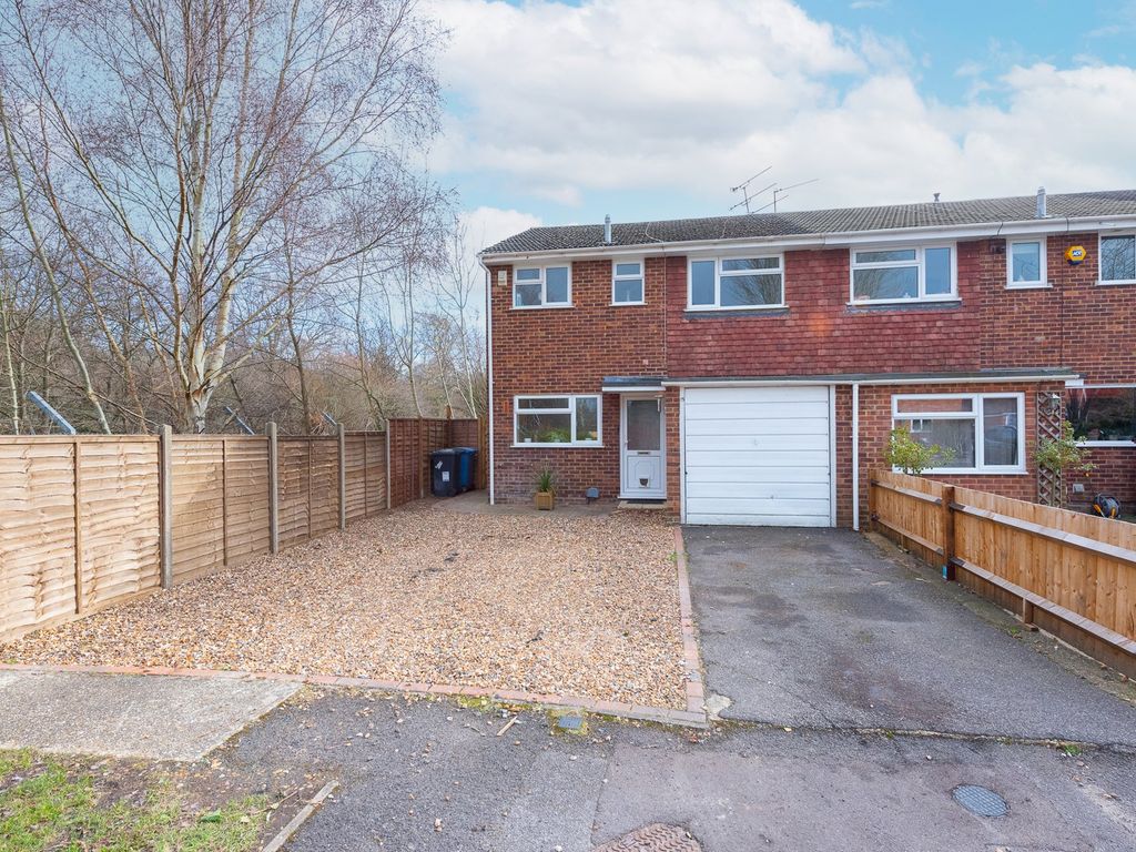 3 bed end terrace house for sale in Cheriton Way, Blackwater, Camberley GU17, £390,000