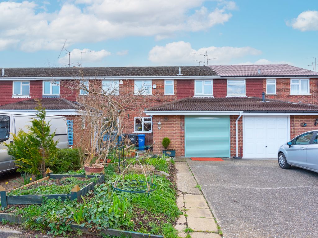 3 bed terraced house for sale in Christchurch Drive, Blackwater, Camberley GU17, £379,950