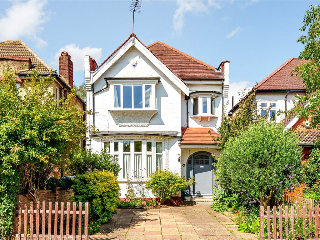 4 bed link-detached house for sale in Holdenhurst Avenue, London N12, £1,075,000