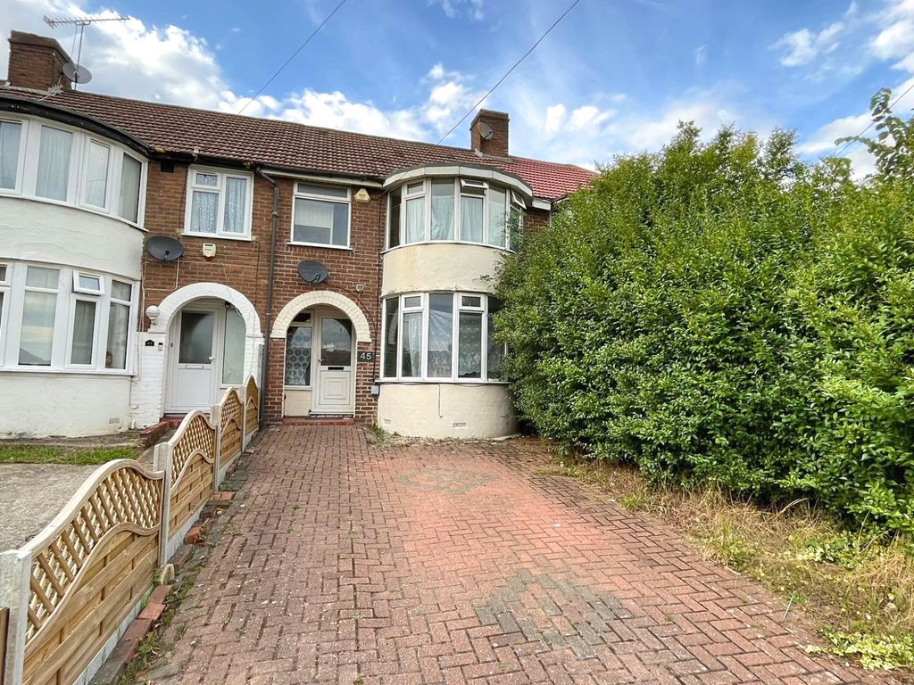 3 bed terraced house for sale in Cumberland Avenue, Farnham Royal, Slough SL2, £350,000