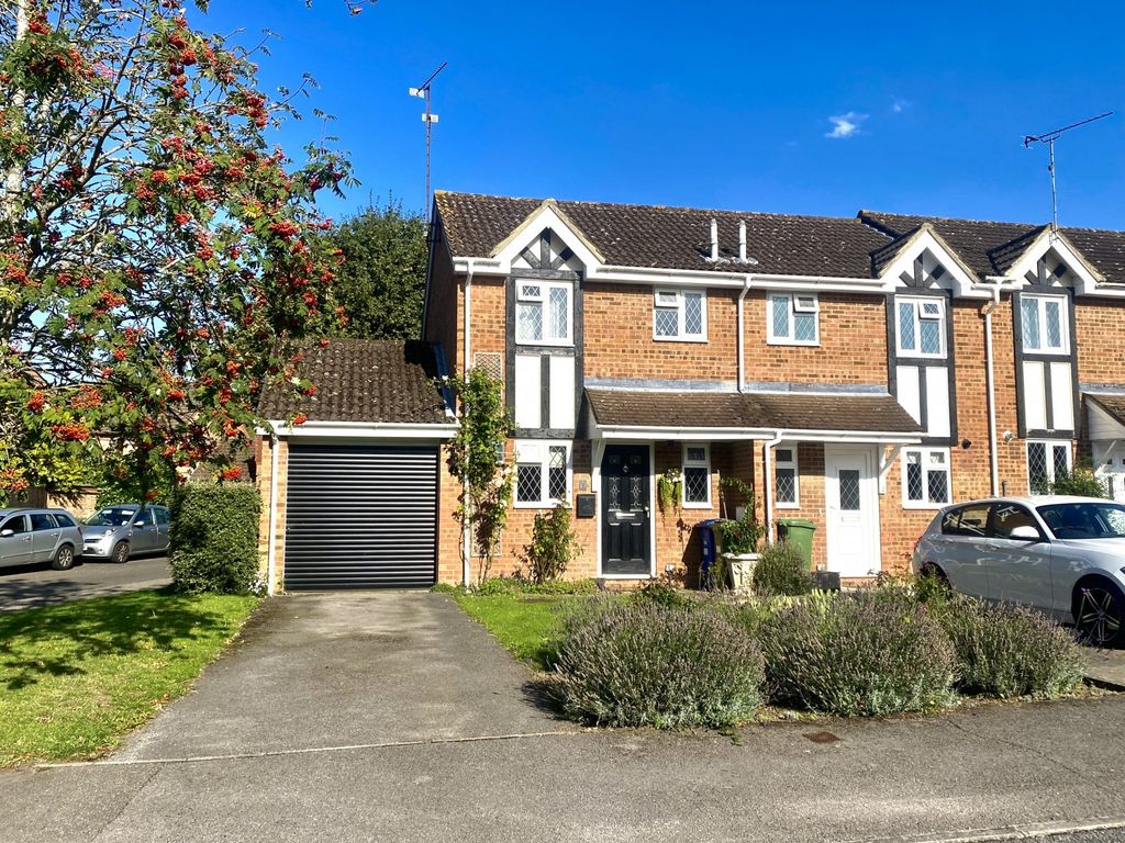 2 bed end terrace house for sale in Scania Walk, Winkfield Row, Bracknell RG42, £375,000
