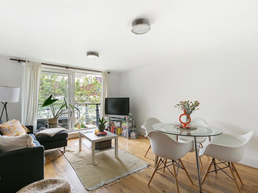 2 bed flat for sale in Anchor House, Smugglers Way SW18, £650,000