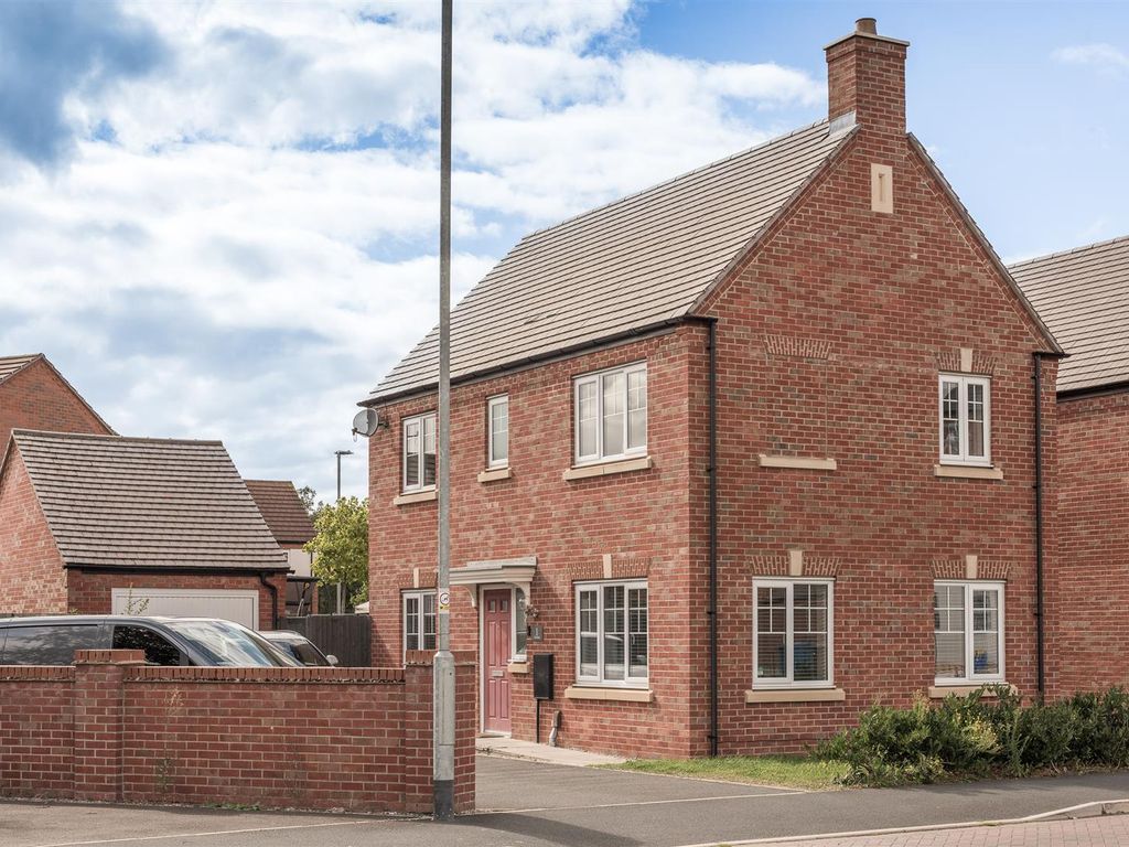 3 bed detached house for sale in Tye Road, Fradley, Lichfield WS13, £350,000