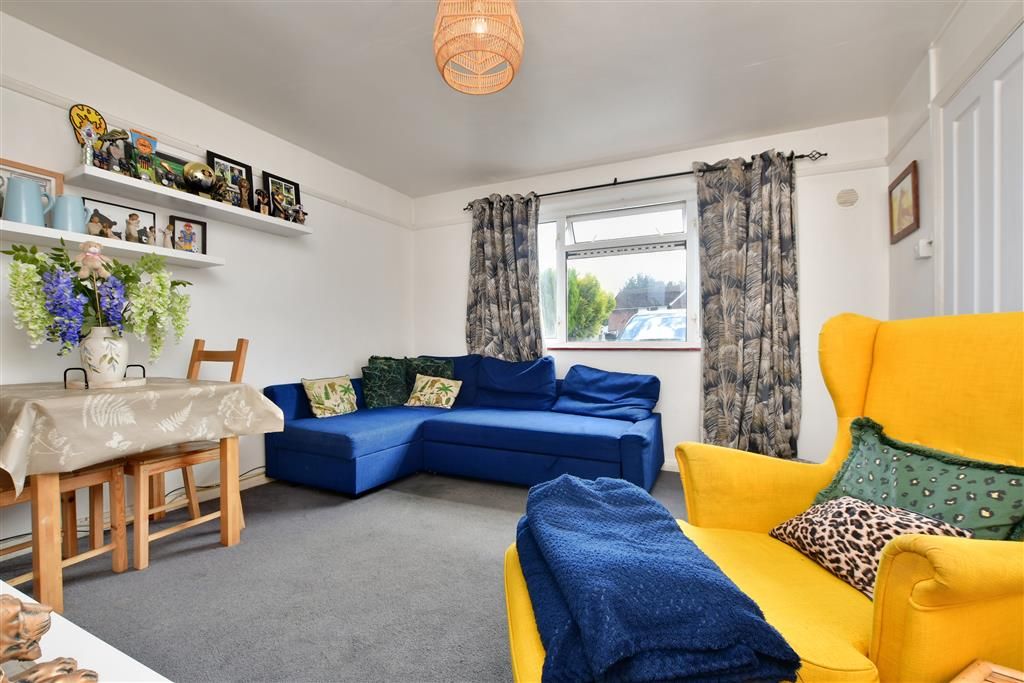 2 bed maisonette for sale in Ridge Close, Strood Green, Betchworth, Surrey RH3, £350,000