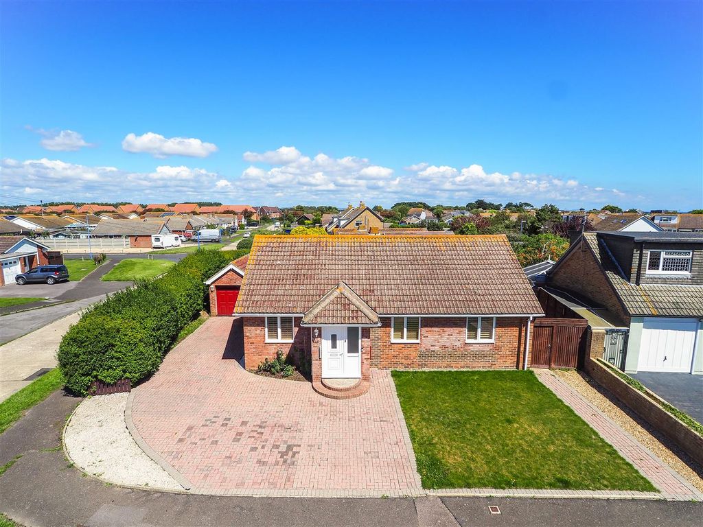 4 bed detached house for sale in Chichester Way, Selsey, Chichester PO20, £550,000