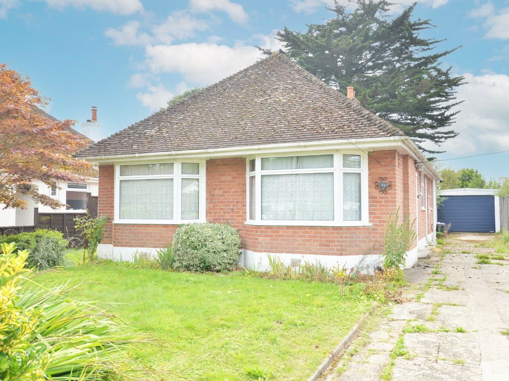 3 bed bungalow for sale in Kennard Road, New Milton, Hampshire BH25, £475,000
