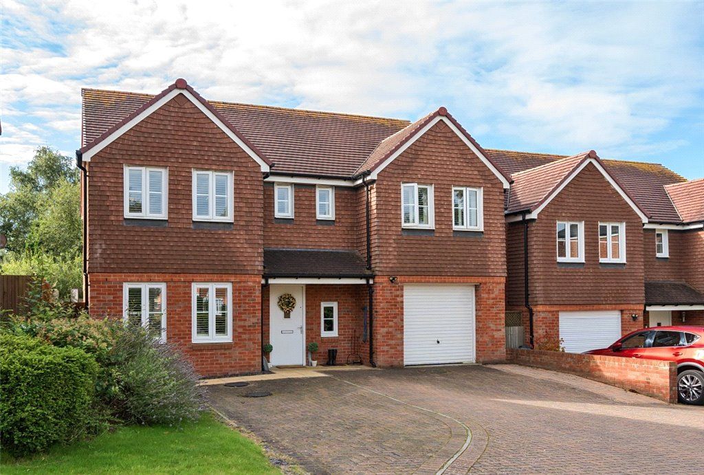 5 bed detached house for sale in Baddesley Close, North Baddesley, Southampton, Hampshire SO52, £595,000