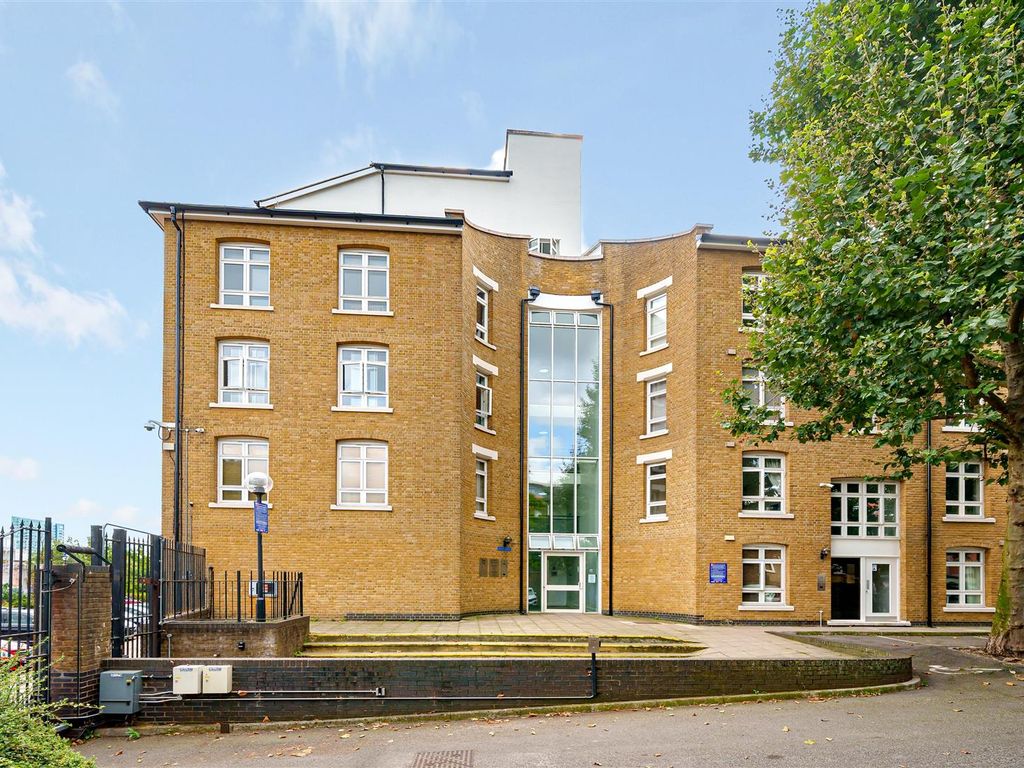 1 bed flat for sale in Fairfield Road, London E3, £350,000