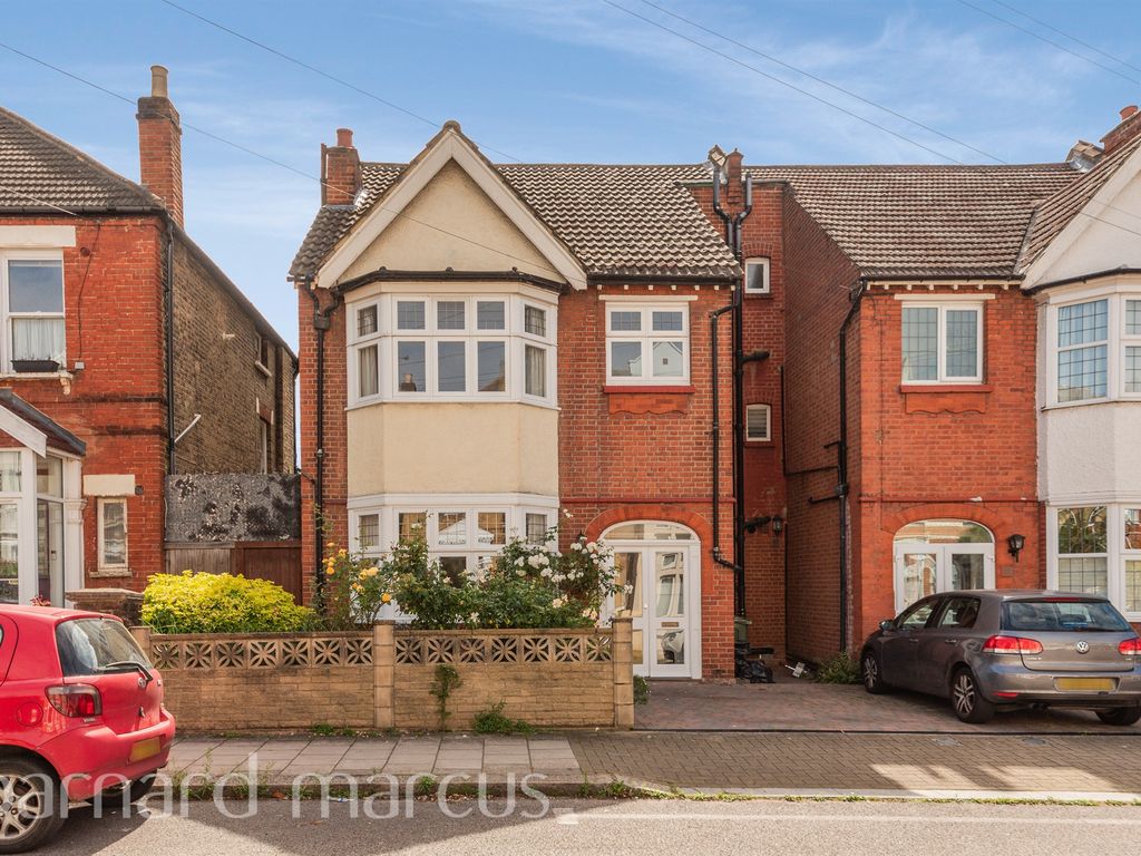 5 bed end terrace house for sale in Barrow Road, London SW16, £950,000