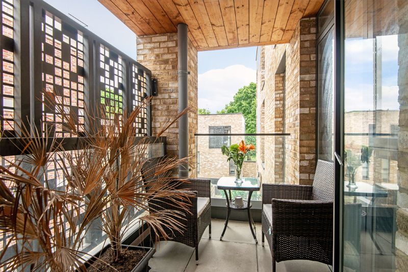 1 bed flat for sale in Bardsley Lane, London SE10, £425,000