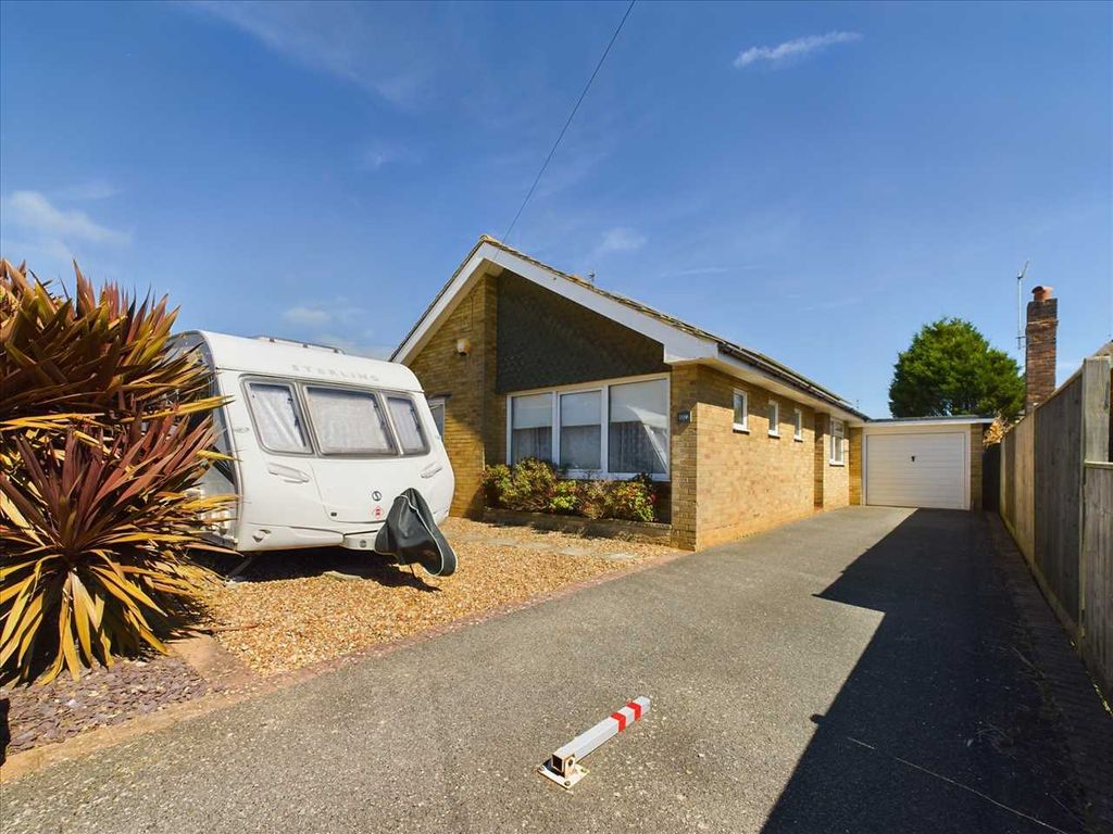 3 bed bungalow for sale in Phyllis Avenue, Peacehaven BN10, £395,000