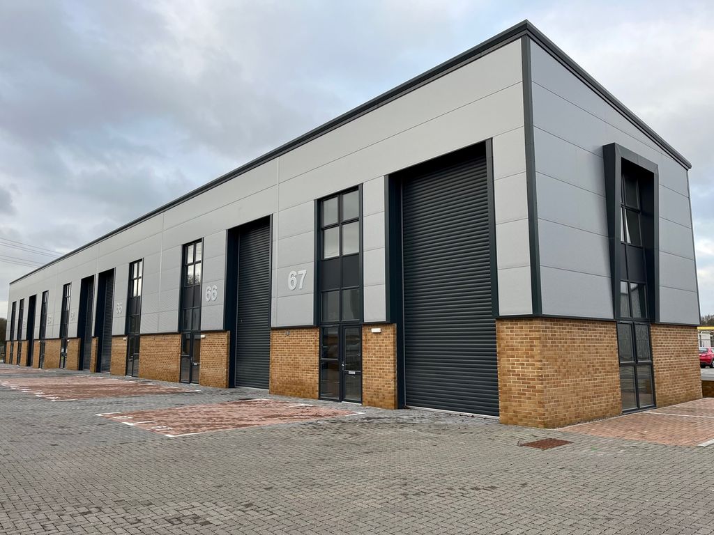 Warehouse to let in Oak Field Road, Wimborne BH21, £12,000 pa