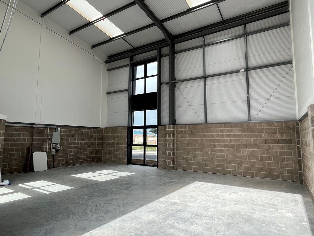 Warehouse to let in Oak Field Road, Wimborne BH21, £15,000 pa