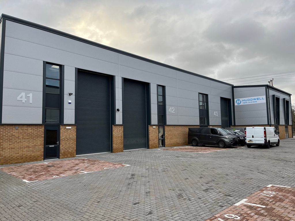 Warehouse to let in Oak Field Road, Wimborne BH21, £13,500 pa