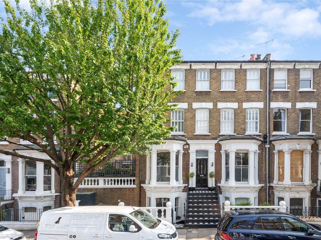 1 bed flat for sale in Minford Gardens, London W14, £485,000