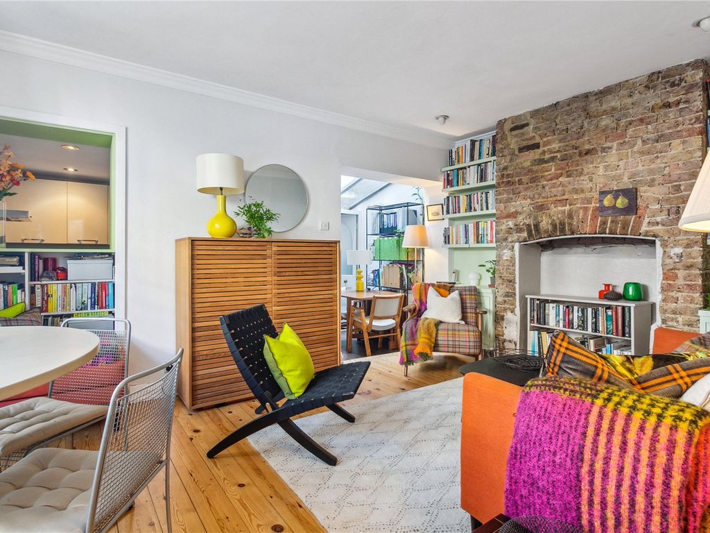 1 bed flat for sale in Minford Gardens, London W14, £485,000