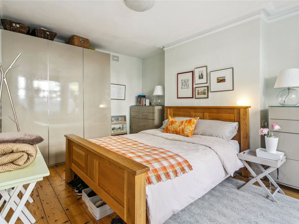 1 bed flat for sale in Minford Gardens, London W14, £485,000