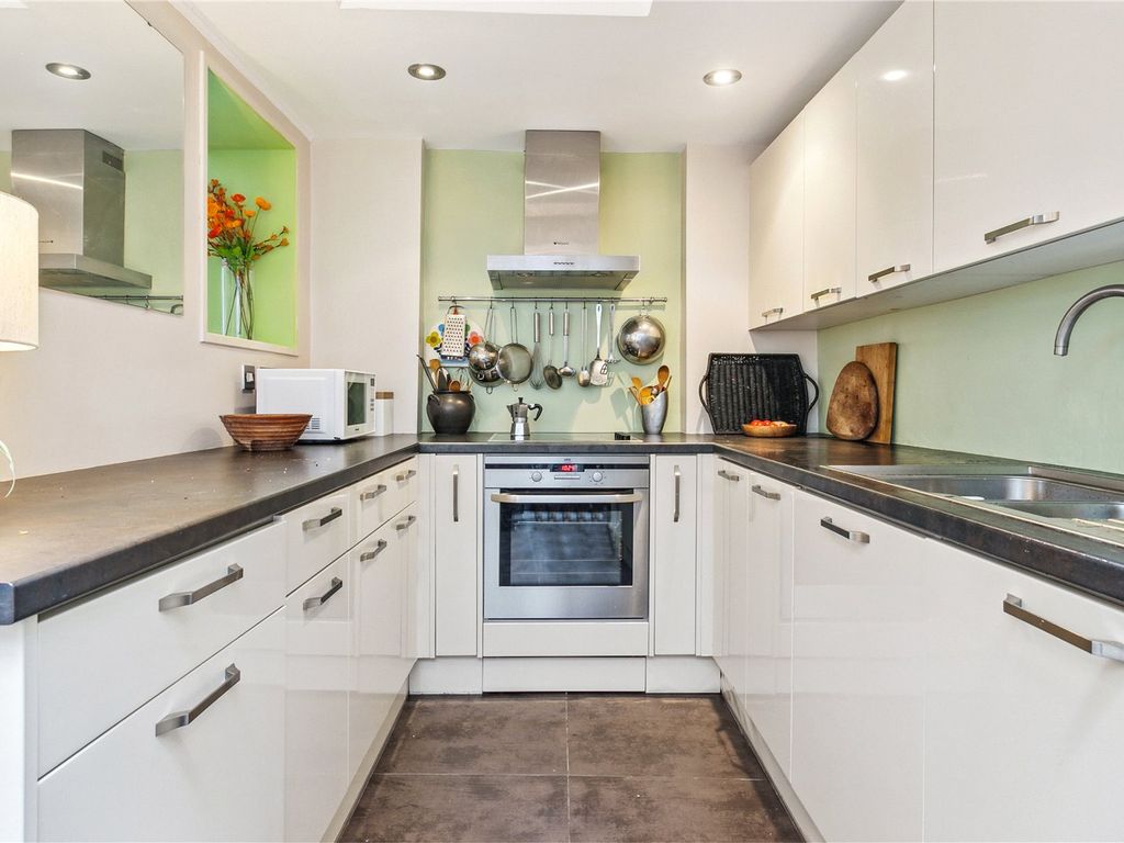 1 bed flat for sale in Minford Gardens, London W14, £485,000