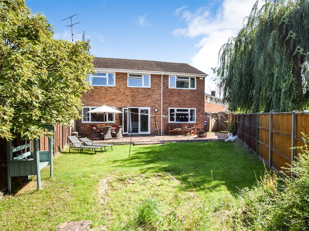 4 bed end terrace house for sale in Binsted Drive, Blackwater, Camberley, Hampshire GU17, £435,000