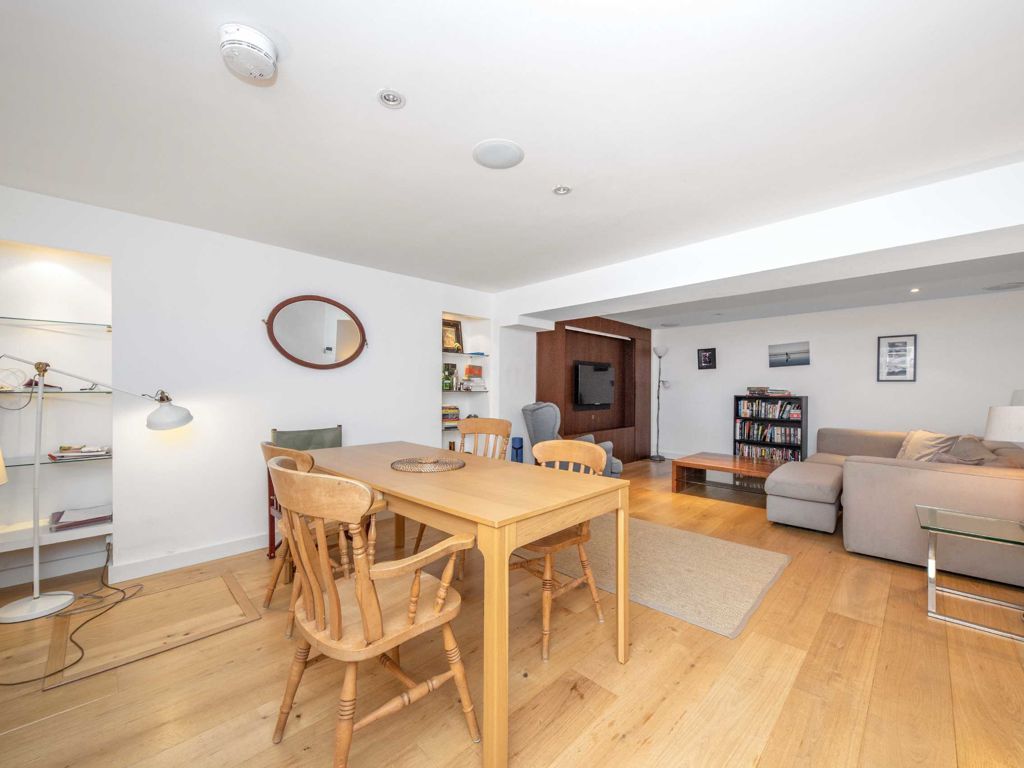 2 bed property for sale in Cornwall Road, London SE1, £950,000