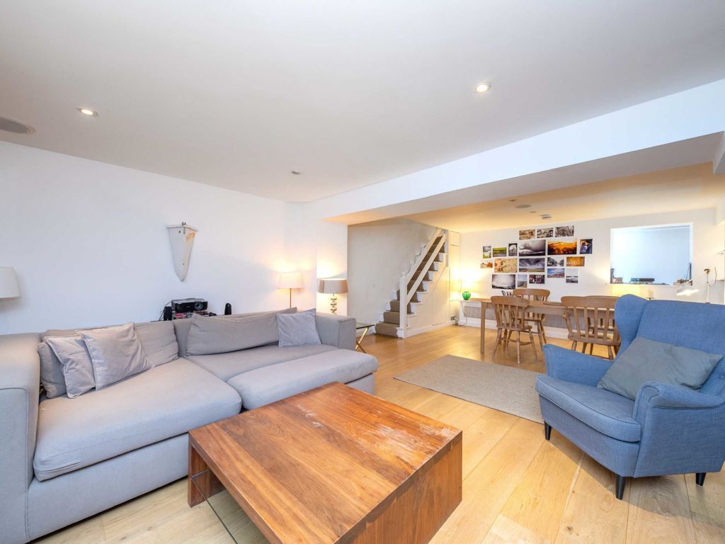 2 bed property for sale in Cornwall Road, London SE1, £950,000