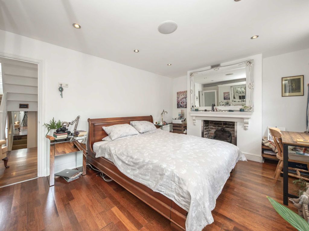 2 bed property for sale in Cornwall Road, London SE1, £950,000