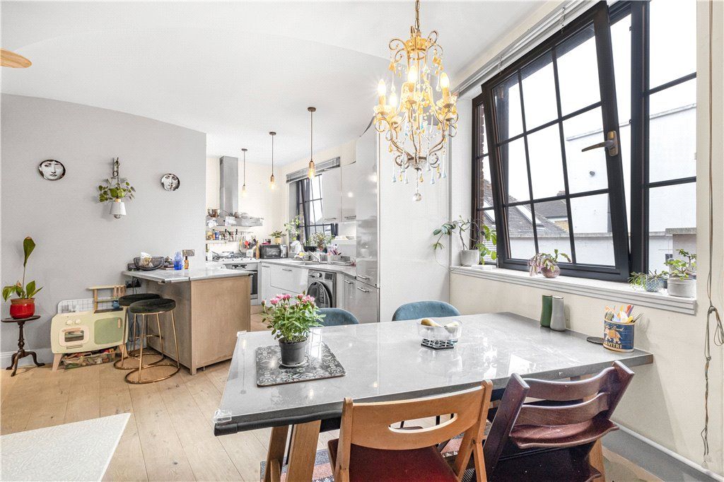 2 bed flat for sale in Cluny Place, London SE1, £699,950