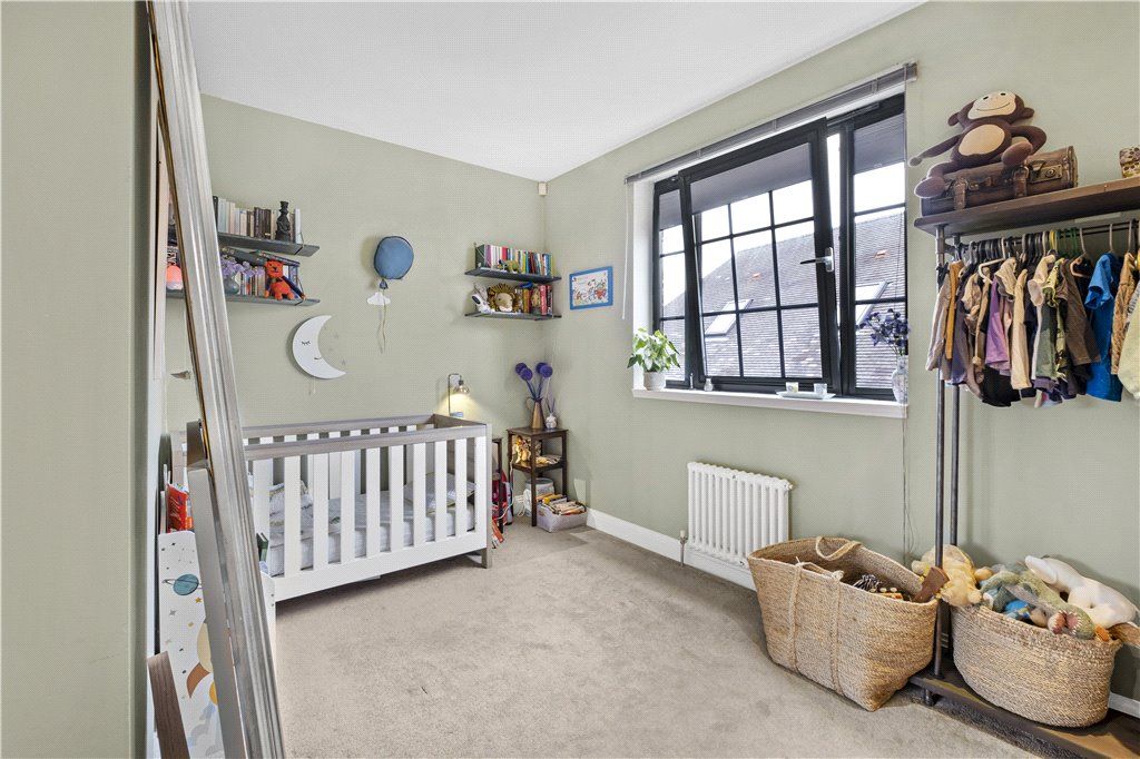 2 bed flat for sale in Cluny Place, London SE1, £699,950