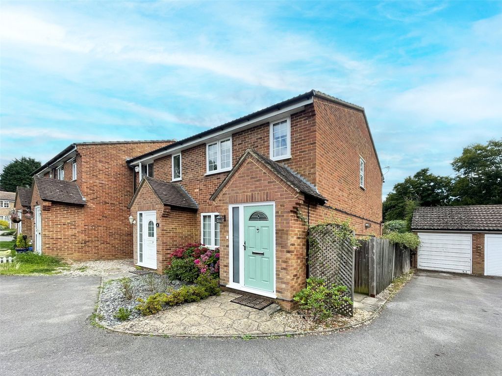 2 bed end terrace house for sale in Englefield Green, Surrey TW20, £435,000