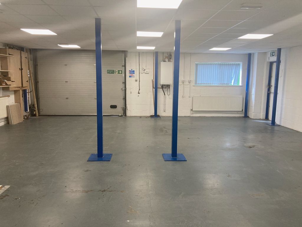 Industrial to let in Unit 1, Metro Centre, Toutley Road, Wokingham RG41, £33,374 pa