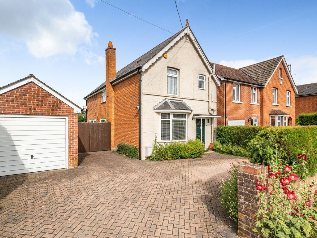 3 bed detached house for sale in Windmill Road, Mortimer Common, Reading, Berkshire RG7, £725,000