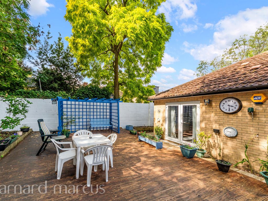 2 bed bungalow for sale in Amberley Grove, Addiscombe, Croydon CR0, £400,000