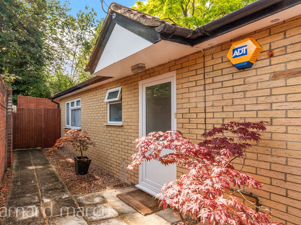 2 bed bungalow for sale in Amberley Grove, Addiscombe, Croydon CR0, £400,000