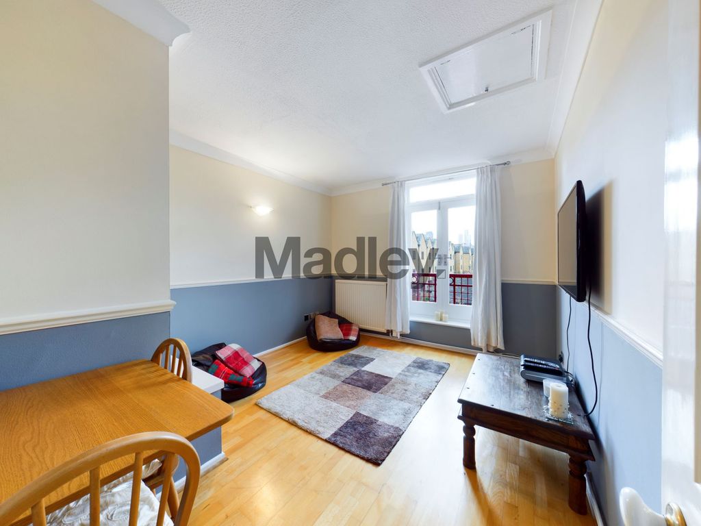 1 bed town house for sale in Trafalgar Close, London SE16, £350,000