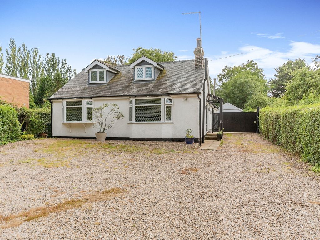 4 bed detached bungalow for sale in Melton Road, Hickling Pastures, Melton Mowbray LE14, £650,000