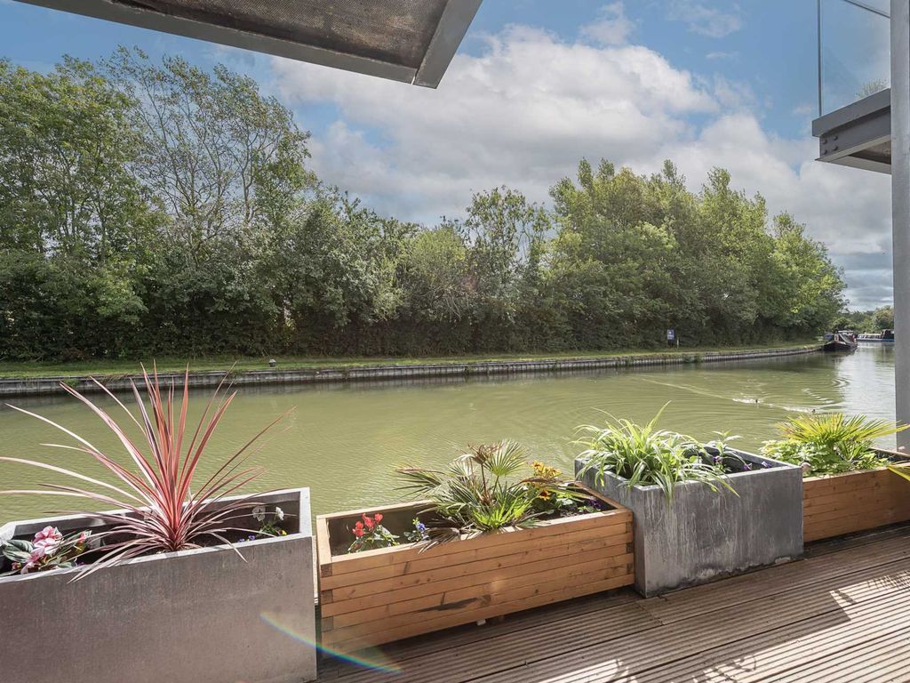3 bed property for sale in Marsworth Wharf, Marsworth HP23, £675,000