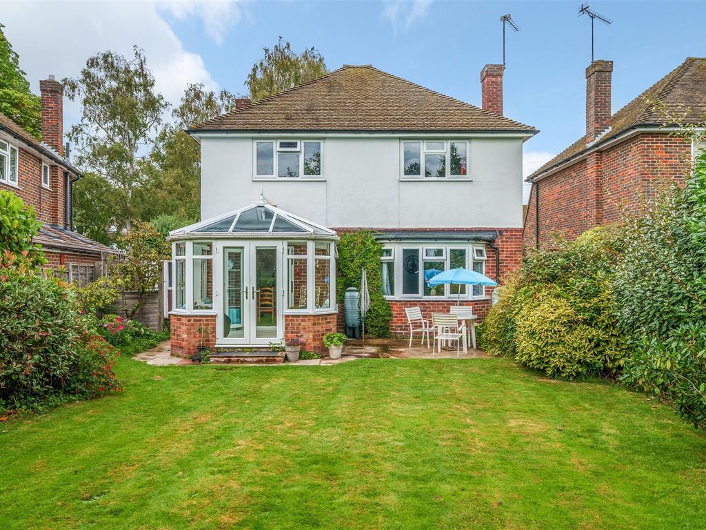 3 bed detached house for sale in Cannon Way, Fetcham, Leatherhead KT22, £650,000