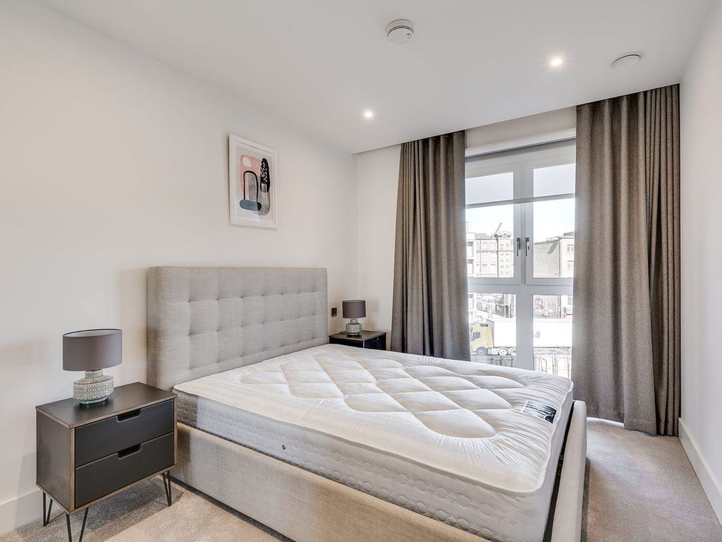 3 bed flat for sale in Aldgate Place, 4 New Drum Street E1, £950,000